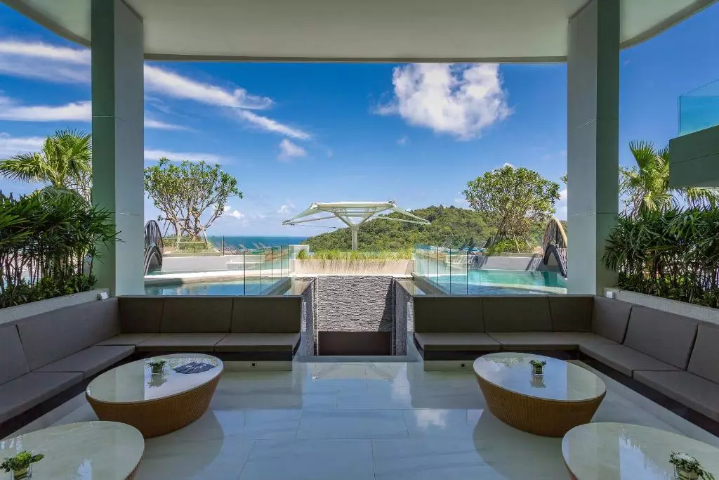 Crest Resort and Pool Villas